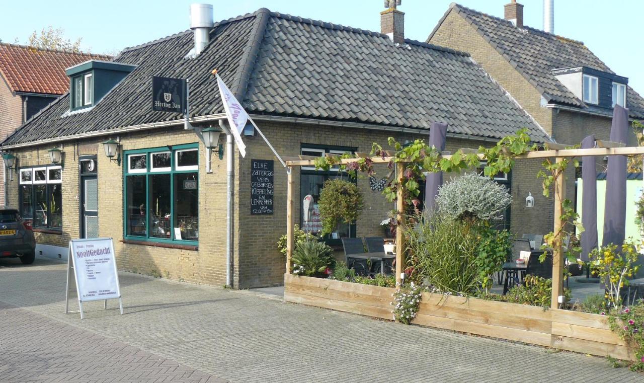 Eetcafe/Pension Nooitgedacht Strijen Eksteriør billede